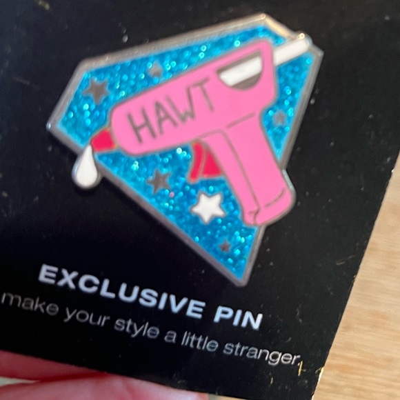 HAWT hot glue gun pin crafty quirky fun Tom Lenk sparkling aqua pink star - Picture 2 of 5